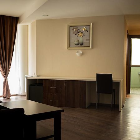 All Seasons Hotel On Freedom Square Tbilisi Exterior photo