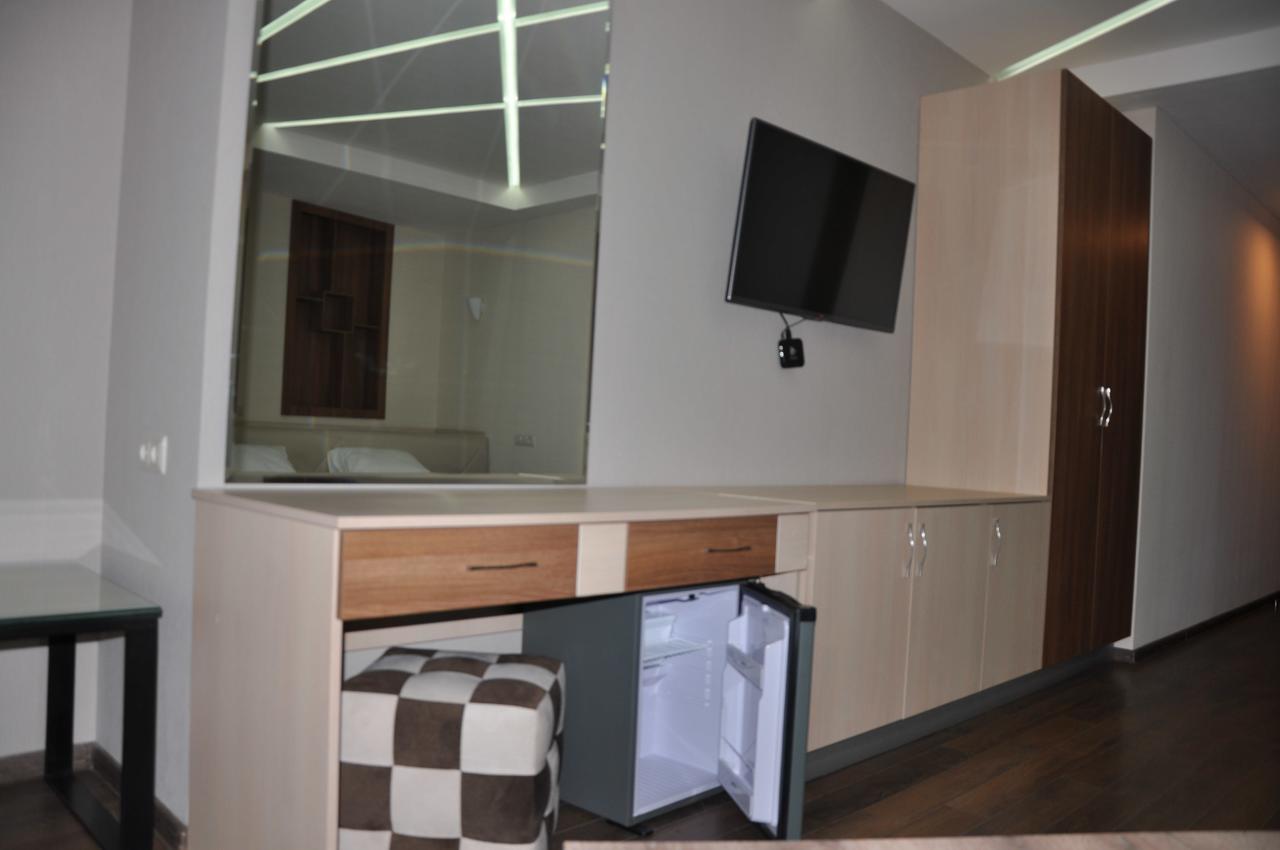 All Seasons Hotel On Freedom Square Tbilisi Exterior photo