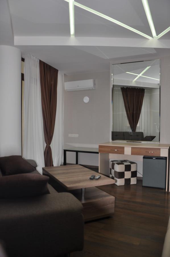 All Seasons Hotel On Freedom Square Tbilisi Exterior photo
