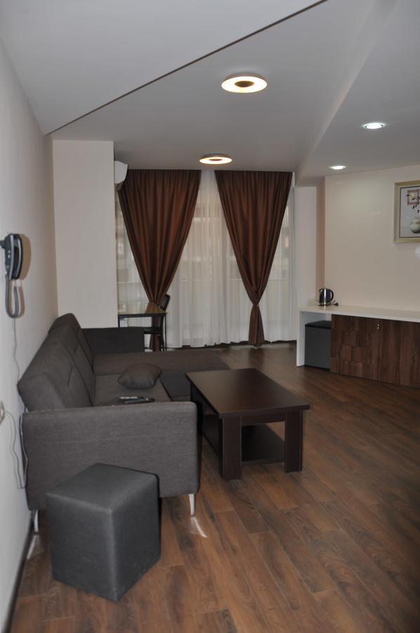 All Seasons Hotel On Freedom Square Tbilisi Exterior photo