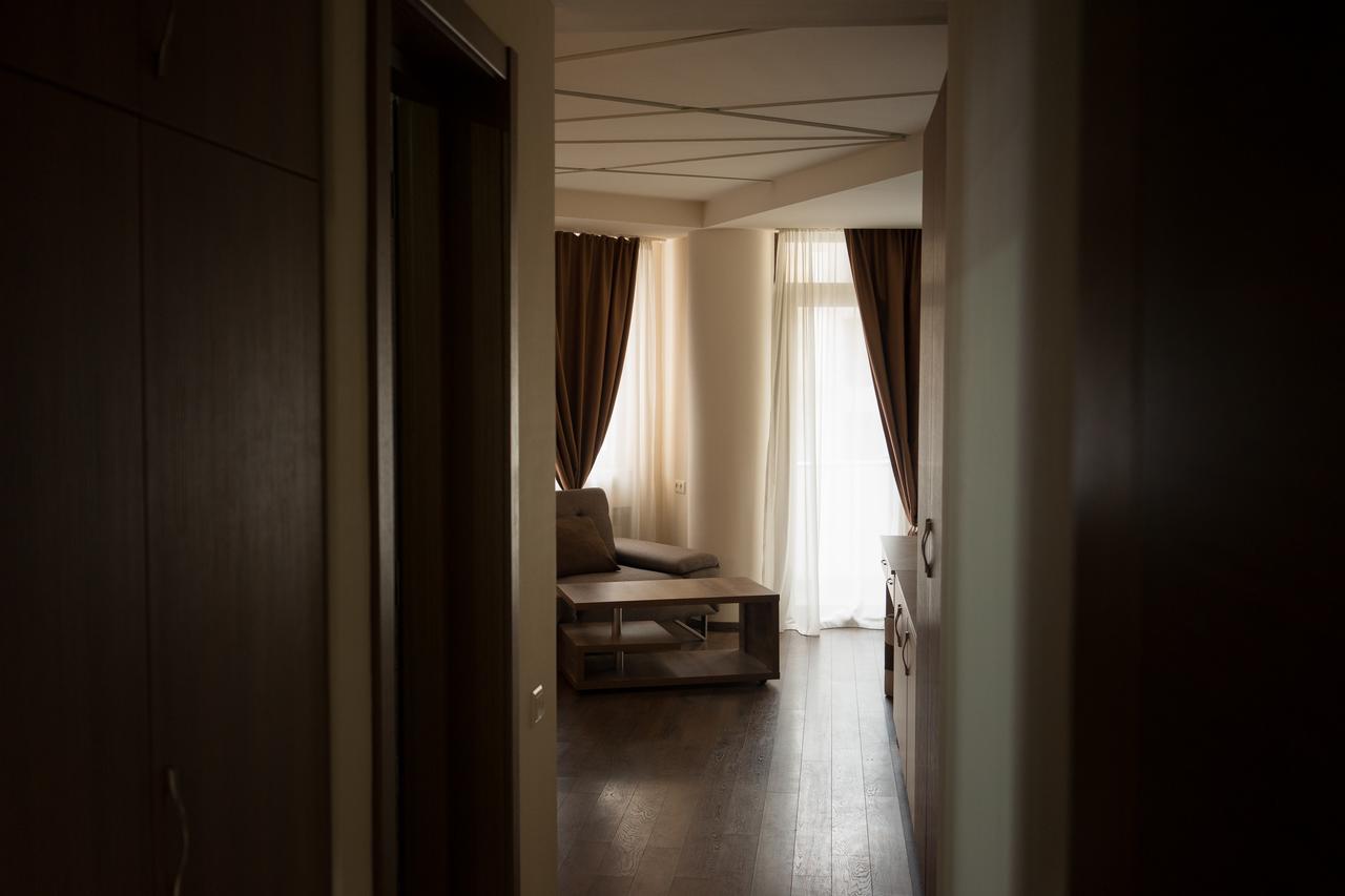 All Seasons Hotel On Freedom Square Tbilisi Exterior photo