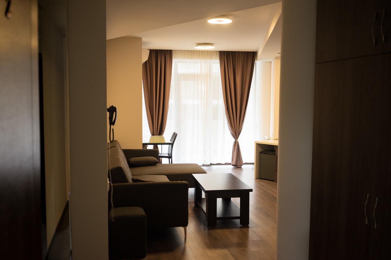 All Seasons Hotel On Freedom Square Tbilisi Exterior photo